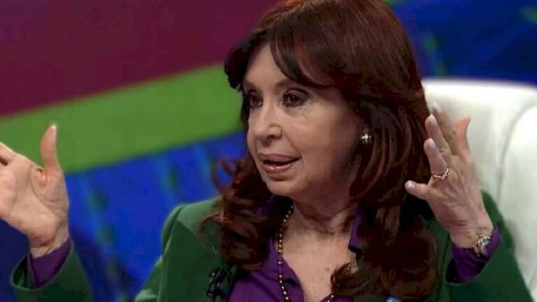 cristina-kirchner-y-un-duro-discurso-contra-el-gobierno:-«la-gente-se-caga-de-hambre»