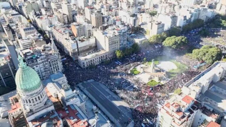 marcha-universitaria-federal:-miles-de-estudiantes-se-manifiestan-en-las-calles