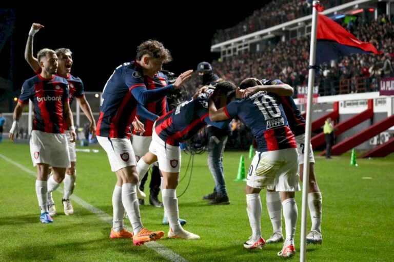 san-lorenzo-paso-por-varias-emociones,-pero-le-gano-a-liverpool,-sigue-vivo-por-la-copa-libertadores-y-siente-que-todo-es-posible