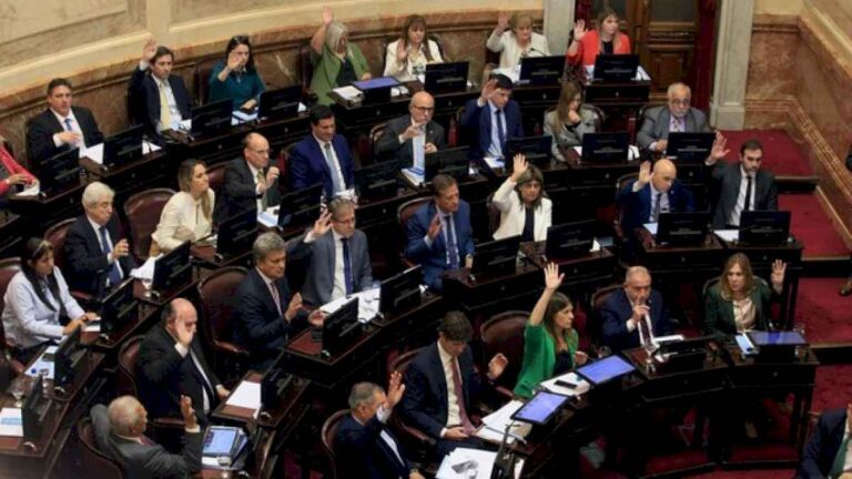 los-senadores-recibiran-otro-aumento-de-sueldo-y-cobraran-$8-millones-por-mes