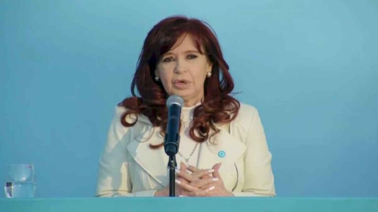 cristina-kirchner-le-contesto-a-javier-milei-en-medio-del-escandalo-por-alimentos-no-repartidos