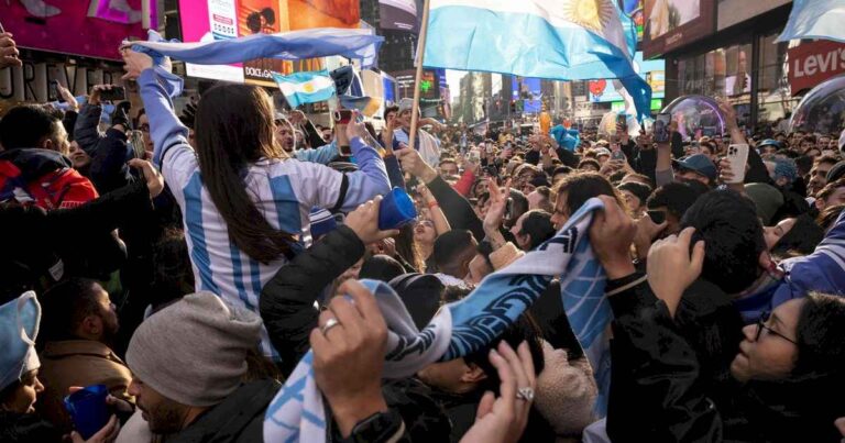 la-hinchada-de-la-seleccion-argentina-copa-nueva-york-y-prepara-un-banderazo-en-times-square