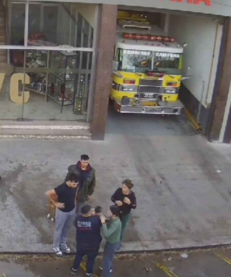 impactante-video:-asi-salvaron-los-bomberos-a-un-bebe-que-se-estaba-ahogando