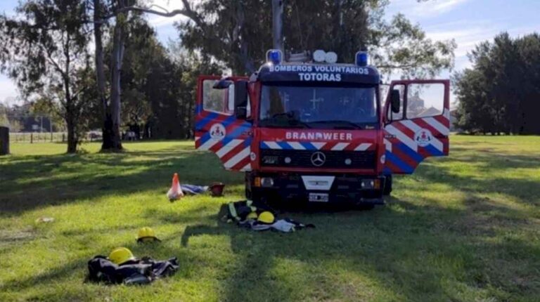 conmocion-en-rosario:-una-mujer-murio-luego-de-que-su-bufanda-se-enganchara-en-el-motor-de-un-tractor