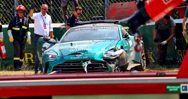 el-gp-de-monza-del-debut-de-colapinto-comenzo-con-un-accidente-insolito:-el-maestro-bernd-maylander-destrozo-su-safety-car-en-una-curva