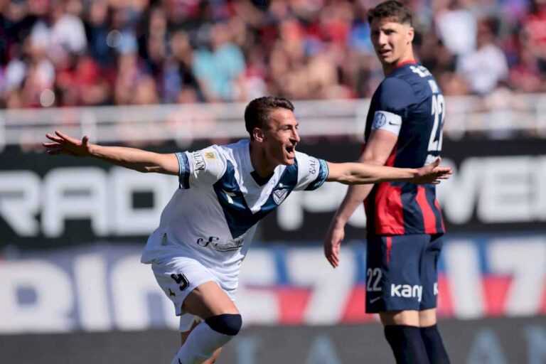 velez-genero-mucho,-gano-1-0-y-se-afirma-como-lider-en-la-liga-profesional;-san-lorenzo-pidio-un-penal-por-un-empujon-a-vombergar