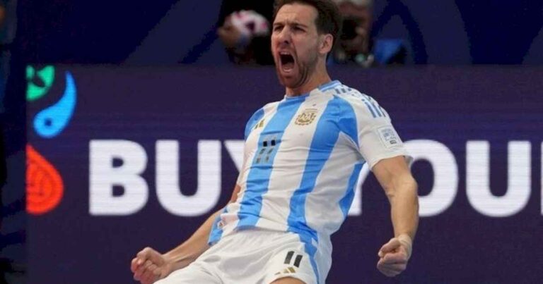 el-golazo-de-taco-de-la-seleccion-argentina-de-futsal-en-la-goleada-ante-ucrania-por-el-mundial-de-uzbekistan