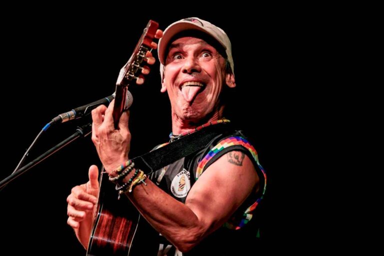 manu-chao:-la-vaca-que-le-salvo-la-vida,-su-primer-disco-en-17-anos-y-el-hotel-de-cinco-estrellas-que-le-parecio-un-exceso