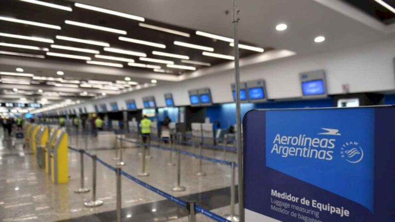 sueldos-de-pilotos,-«casta-sindical»-y-«deficit-cronico»,-los-argumentos-del-gobierno-para-privatizar-aerolineas