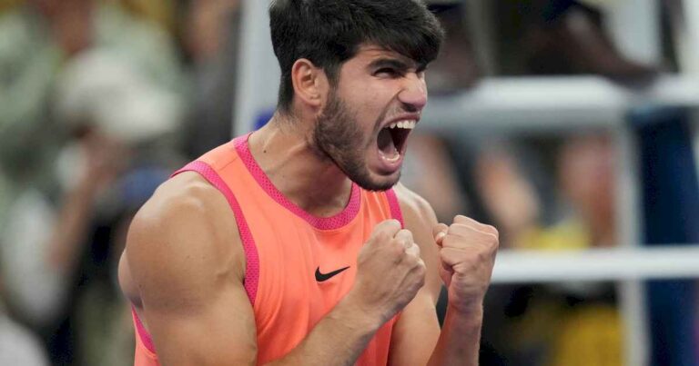 atp-500-de-beijing:-alcaraz-y-sinner-se-jugaron-el-torneo-en-un-tie-break-de-pelicula,-el-espanol-gano-7-puntos-seguidos-y-grito-campeon