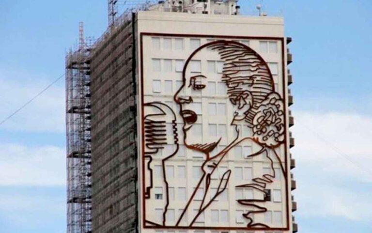 el-gobierno-analiza-demoler-el-edificio-que-tiene-la-imagen-de-evita