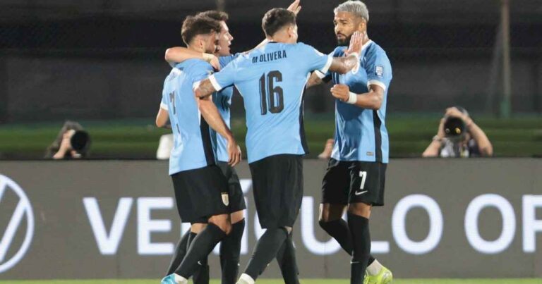 asi-esta-la-tabla-de-posiciones-de-las-eliminatorias-sudamericanas:-argentina-sigue-solo-arriba-gracias-a-uruguay,-que-vencio-a-colombia