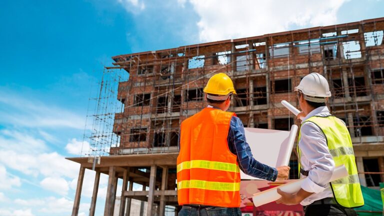 La construcción sufrió en octubre su peor retroceso mensual desde marzo y en lo que va del año cede casi 30%
