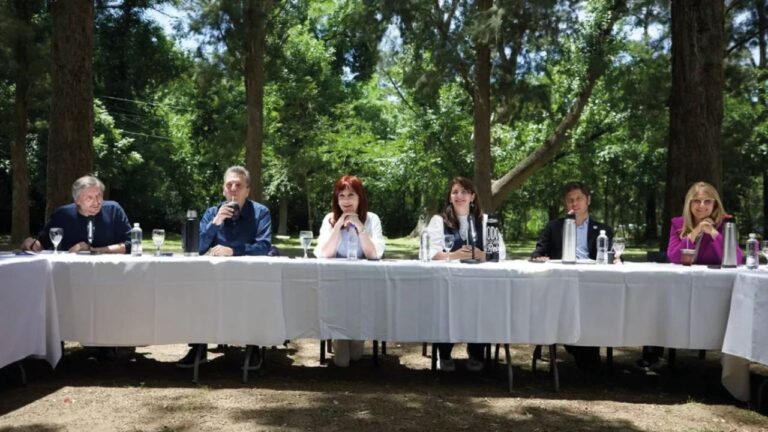 Foto de unidad: Cristina Kirchner, Sergio Massa y Axel Kicillof se mostraron juntos en un cónclave del PJ