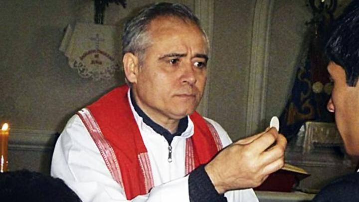 El Papa expulsó de la Iglesia a un cura argentino
