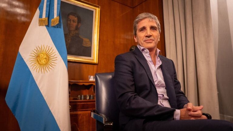 Caputo pidió a las empresas que trasladen a precios la baja del impuesto País