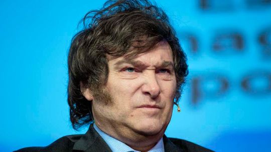 El dedo, el perro y la Luna