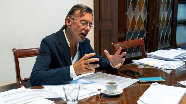 Erbetta: ?Estamos asistiendo al funeral de la democracia?