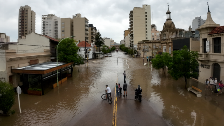 Temporal en Bahía Blanca: ya hay diez muertos y más de 1.300 evacuados