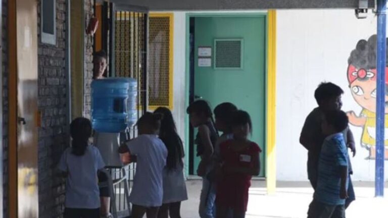 Ola de calor: la semana agobiante terminó afectando las clases en casi cuarenta escuelas