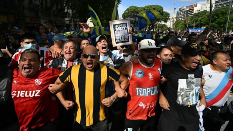 Bullrich dijo que los 26 barrabravas detenidos «no entrarán nunca más a una cancha»