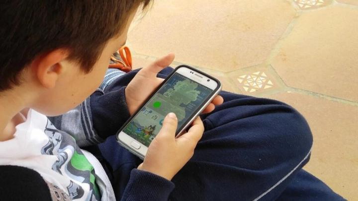 Psiquiatra aconseja ?nada de celulares hasta los 7 años?