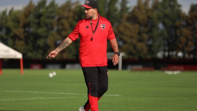 Un jugador titular de Newell’s fue internado y no jugará ante Boca