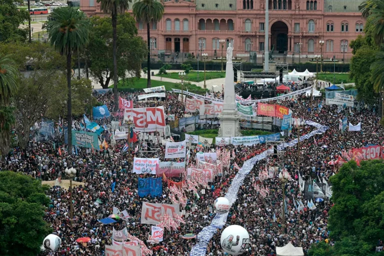 Día de la Memoria: una multitud estuvo en la Plaza de Mayo