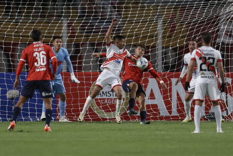Copa Sudamericana: Independiente debutó con una derrota en la altura