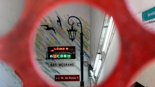 Una mujer venezolana sufrió la amputación de su pierna tras un accidente en la línea B del subte