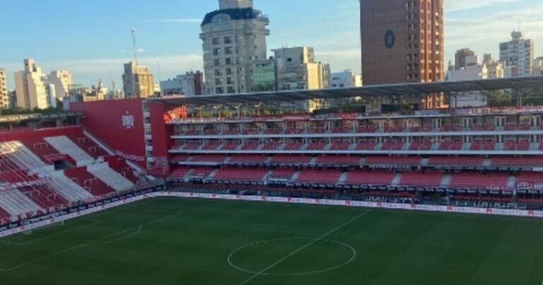 Estudiantes enfrenta a Belgrano en UNO