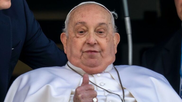 Creen que el Papa Francisco podría dejarse ver para el tradicional Ángelus