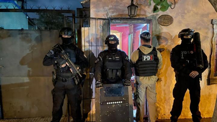 Detienen a un joven por una balacera contra una vivienda