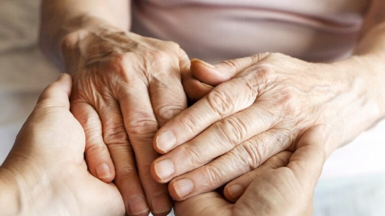 Unas 100 mil personas conviven con Parkinson en Argentina