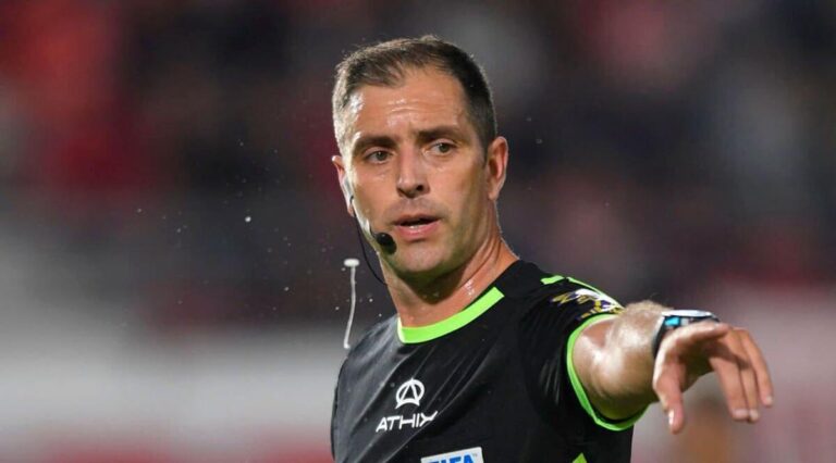 Lo mandaron a boxes: Fernando Echenique fue parado luego de un grosero error en la Copa Argentina