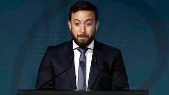 Las mentiras de Agustín Laje sobre la pauta oficial