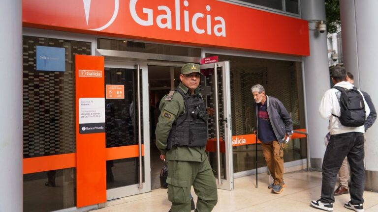 Lavado de dinero: Gendarmería hizo un allanamiento en la sede céntrica de un banco