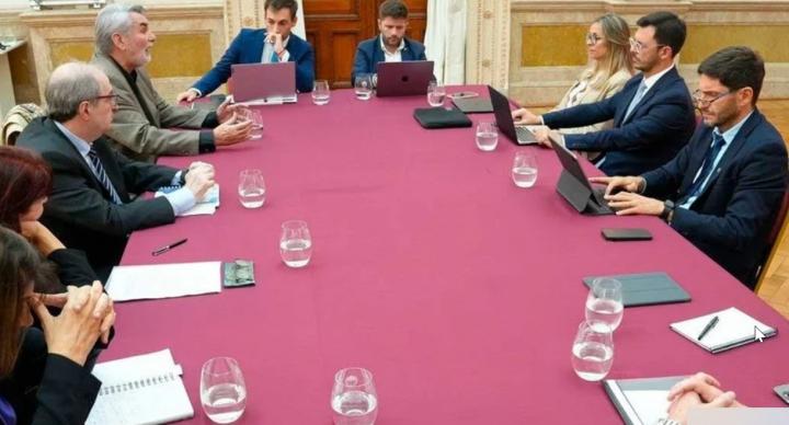 Reforma constitucional: Pullaro se reunió con académicos