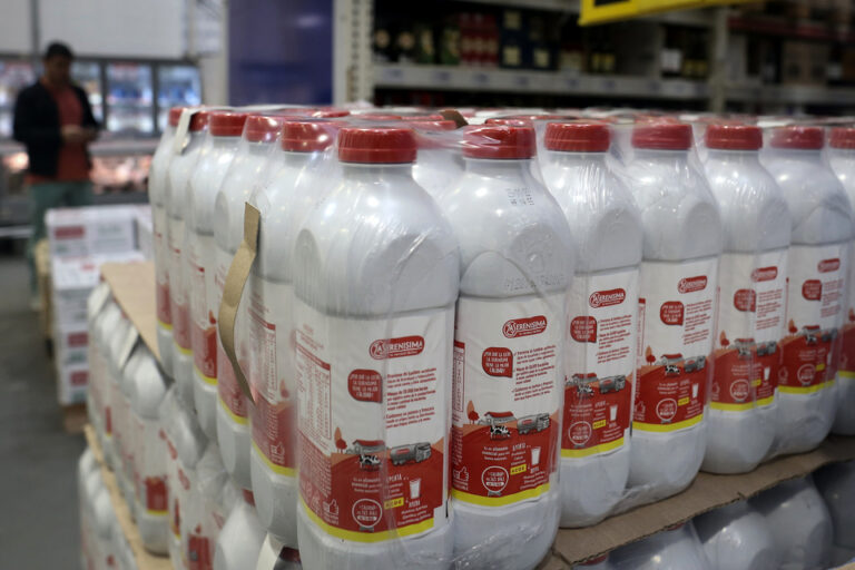 Leche: el consumo cae, los precios no