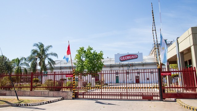 Alimenticias en crisis: Georgalos, dueña del Mantecol, aplicó despidos y estalló conflicto