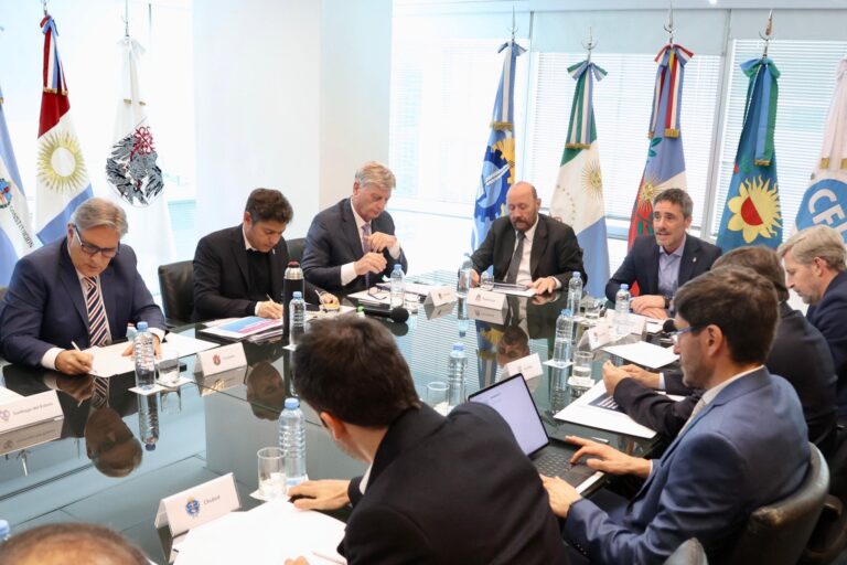 Los gobernadores vuelven a reunirse para presionar a Milei por el reparto de fondos