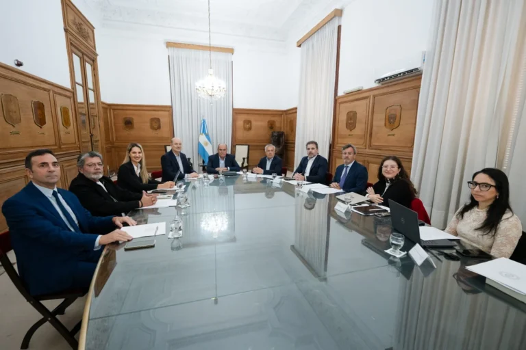 Con la presencia de Julio Cordero, el Consejo de Mayo se reúne para debatir la reforma laboral