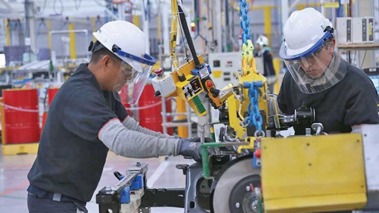 La economía frenó su recuperación en mayo y se contrajo 0,1% mensual