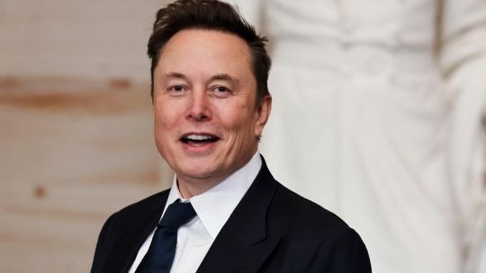 SpaceX advierte a inversores que Elon Musk podría volver a la política