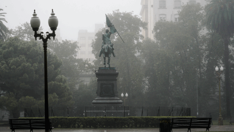 El tiempo en Rosario: jueves con lluvias en la madrugada y cielo nublado el resto del día