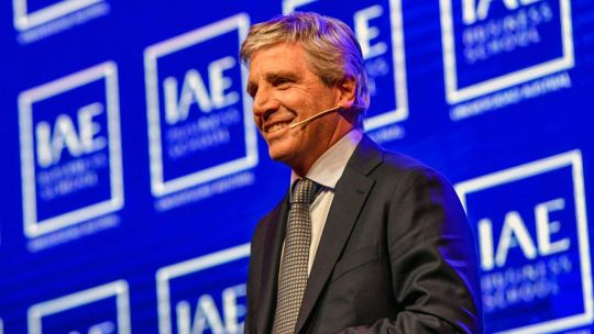 Luis Caputo testea al mercado con el dólar y quiere festejar el desacople con la inflación