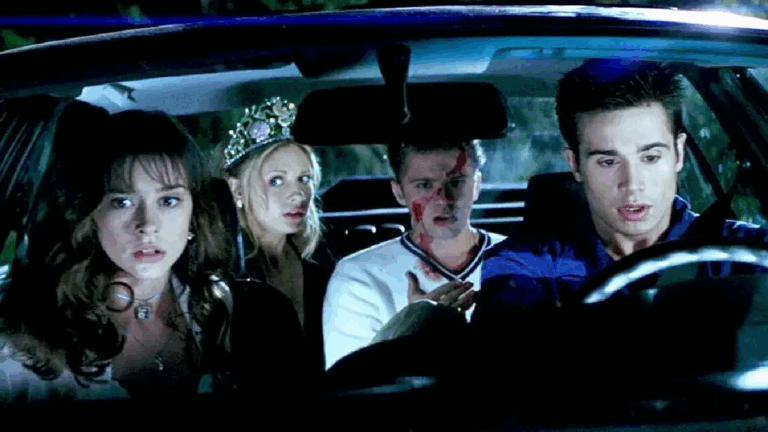 Este clásico de terror está en el top de Netflix y muy pronto va a estrenar su remake: de qué se trata «Se lo que hicieron el verano pasado»