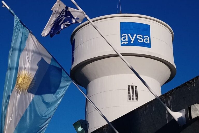 Lanzan una campaña para derogar los decretos que permiten privatizar AYSA