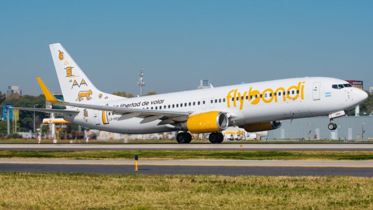 La low cost Flybondi volverá volar a Paraguay