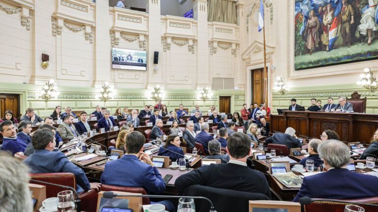 De Estado laico al reconocimiento de la Iglesia Católica: la religión divide aguas en la Constituyente